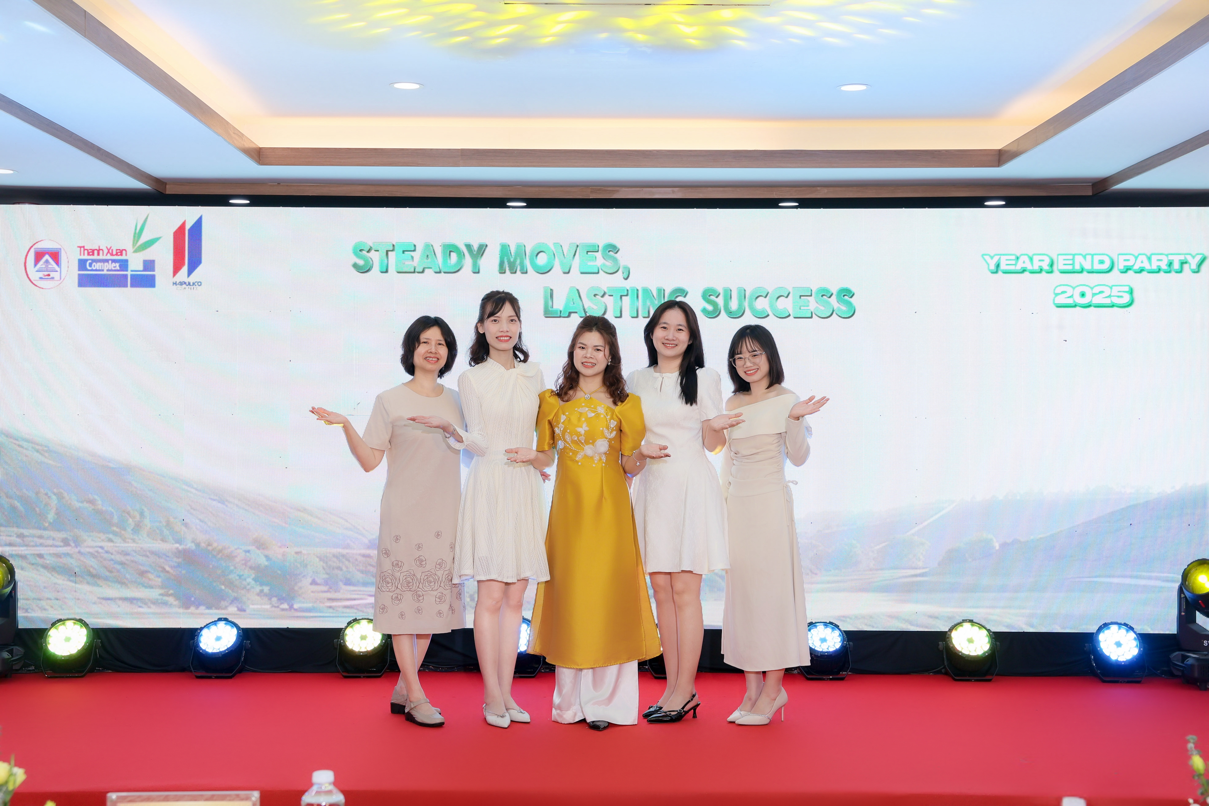 🥂 YEAR END PARTY 2025: 'Vững vàng bước tiếp - Gặt hái thành công vững bền!' 🥂